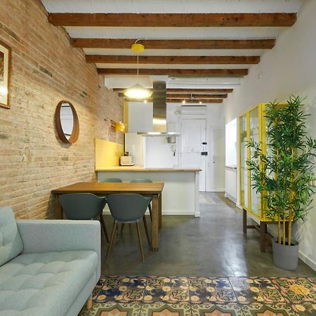 64 Apartment In A Typical Barcelona'S Old Building Zewnętrze zdjęcie