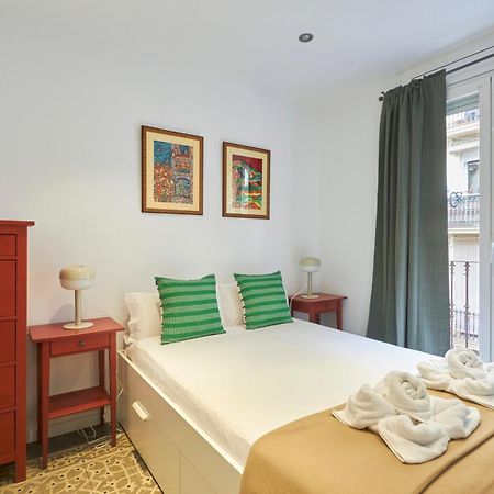 64 Apartment In A Typical Barcelona'S Old Building Zewnętrze zdjęcie
