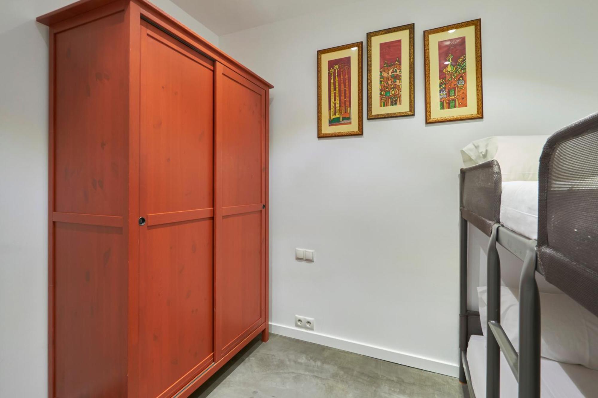 64 Apartment In A Typical Barcelona'S Old Building Zewnętrze zdjęcie